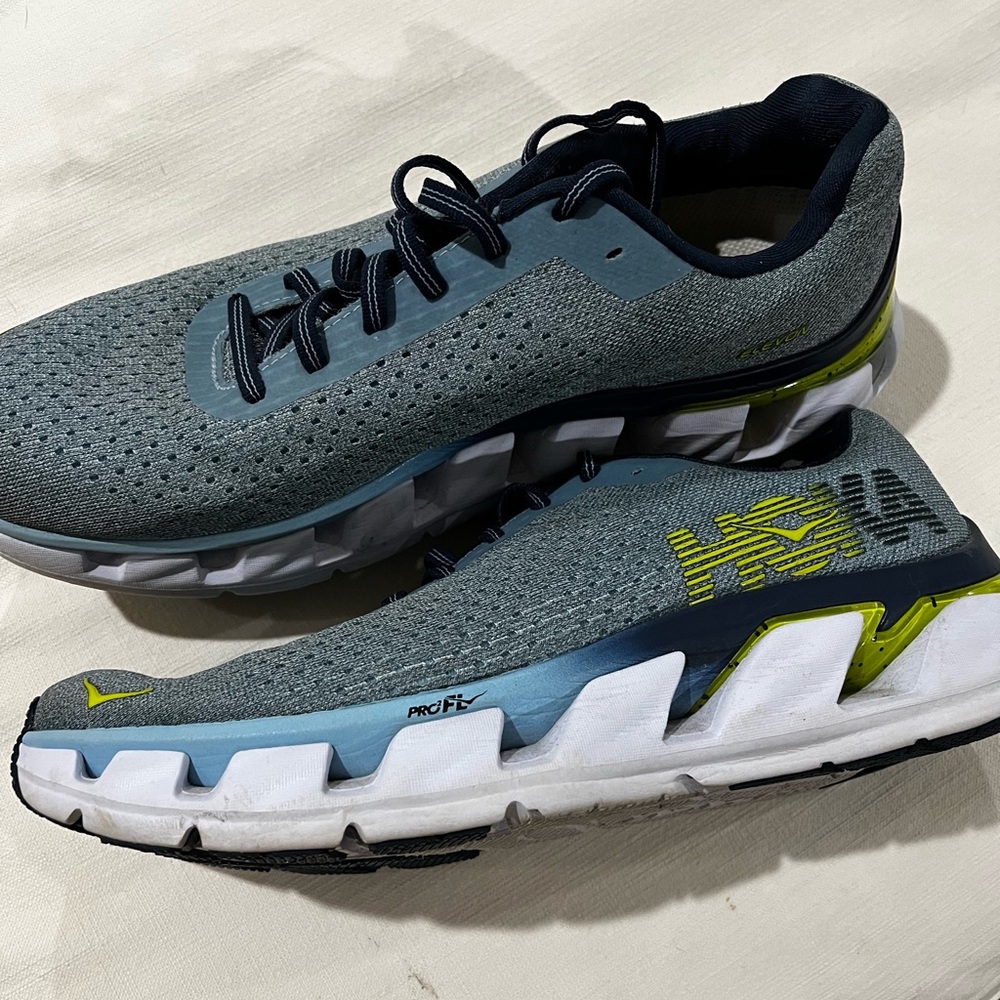 HOKA One One Elevon
